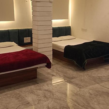 Maharaja Guest House Nashikkar Akalkot エクステリア 写真