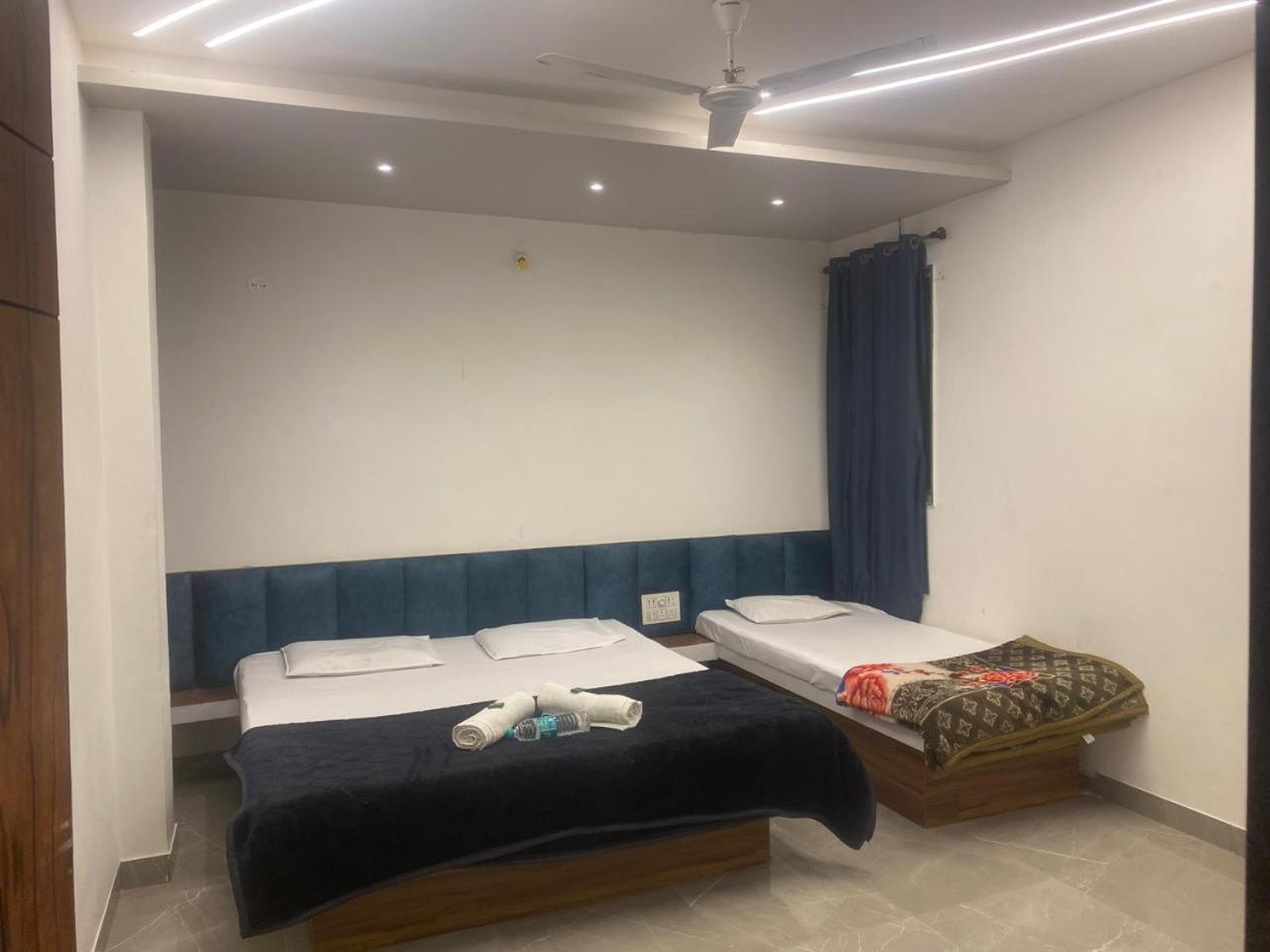 Maharaja Guest House Nashikkar Akalkot エクステリア 写真