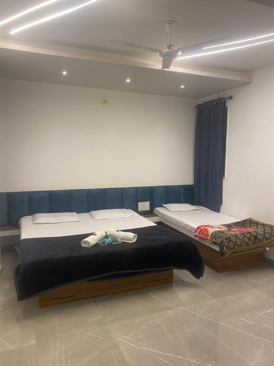 Maharaja Guest House Nashikkar Akalkot エクステリア 写真