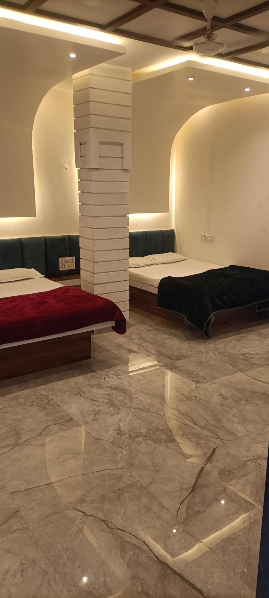 Maharaja Guest House Nashikkar Akalkot エクステリア 写真