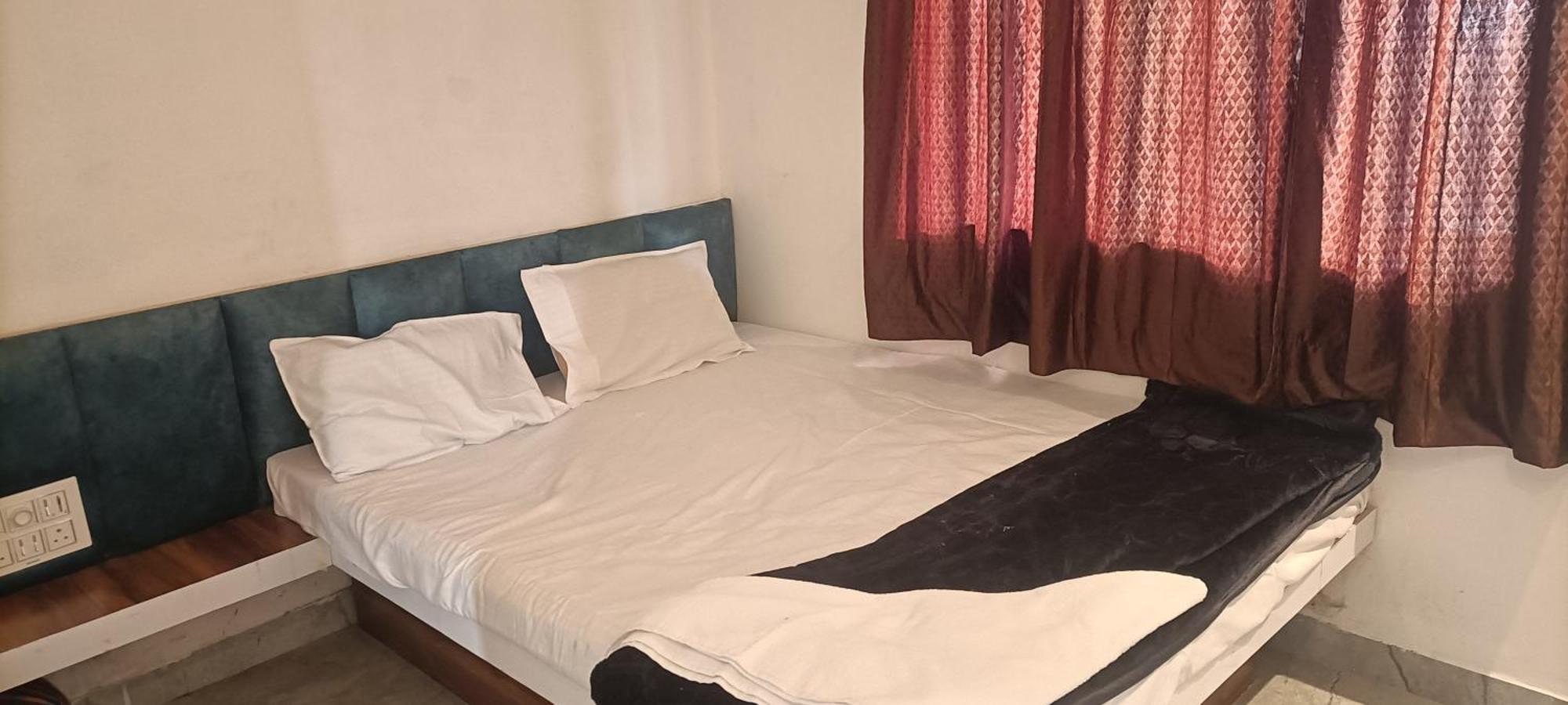 Maharaja Guest House Nashikkar Akalkot エクステリア 写真