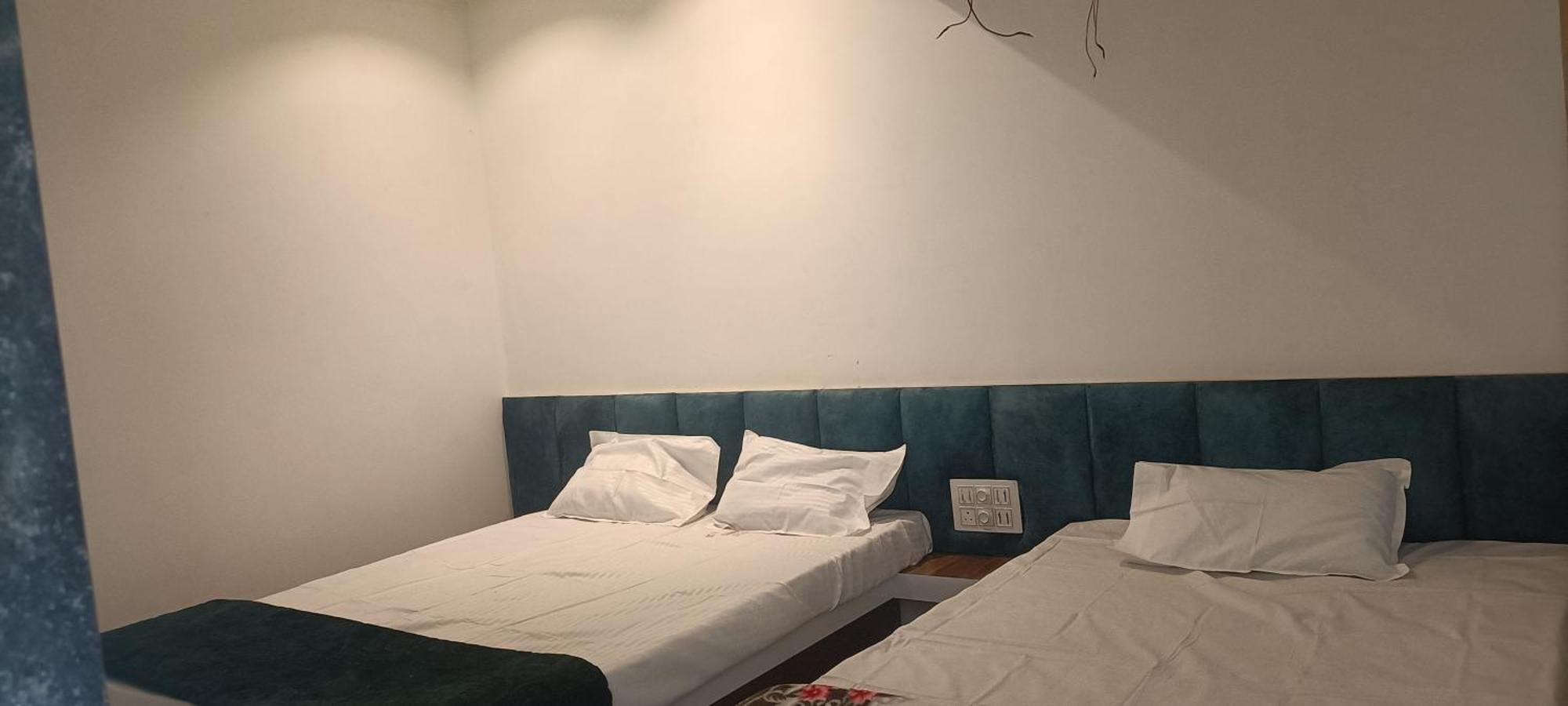 Maharaja Guest House Nashikkar Akalkot エクステリア 写真