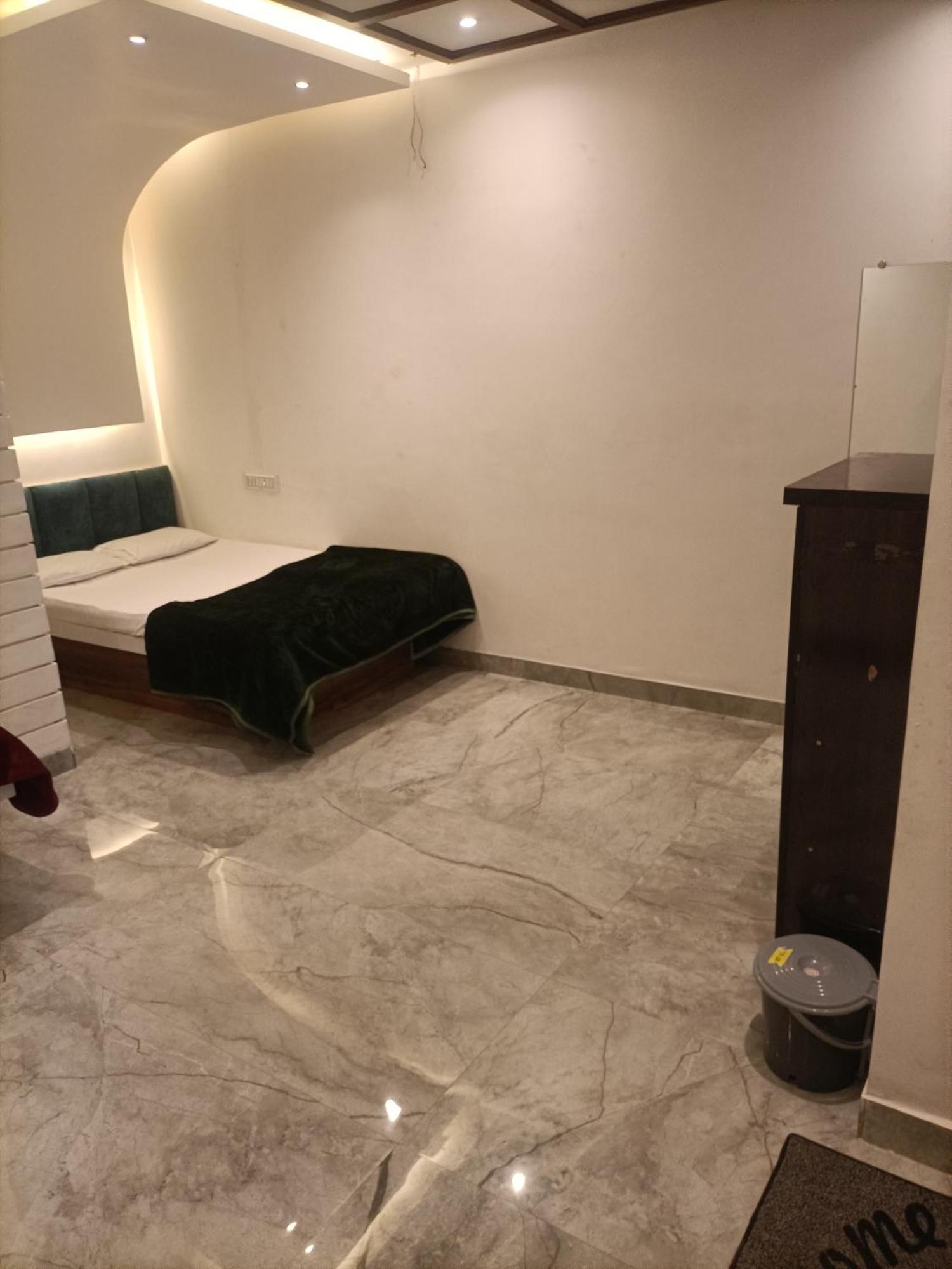 Maharaja Guest House Nashikkar Akalkot エクステリア 写真